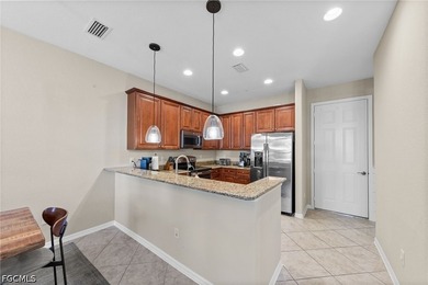 Charming, turnkey furnished Santa Anna townhome situated on a - photo 9