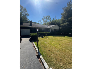 (private lake, pond, coastal) Home Sale Pending in Fort Salonga New York