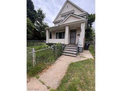 Welcome to this charming Cape Cod home located in Cleveland's - photo 2