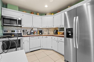 Welcome to these spacious 2bedrooms/2 bathrooms located on the - photo 7