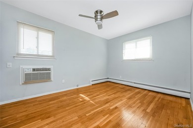 Welcome to this beautifully updated, move-in-ready 5-bedroom, 2 - photo 21