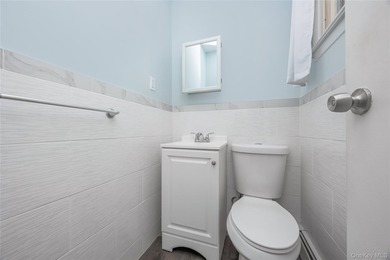 Welcome to this beautifully updated, move-in-ready 5-bedroom, 2 - photo 24