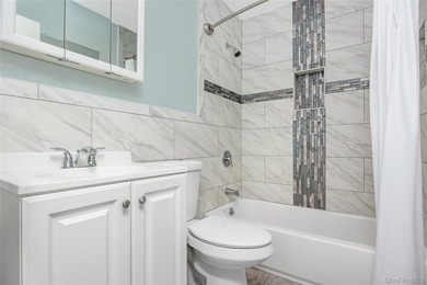 Welcome to this beautifully updated, move-in-ready 5-bedroom, 2 - photo 25