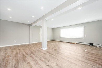 Welcome to this beautifully updated, move-in-ready 5-bedroom, 2 - photo 27