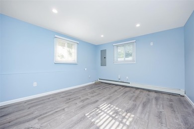 Welcome to this beautifully updated, move-in-ready 5-bedroom, 2 - photo 30