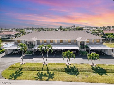 Cape Coral Lakes Area Condo For Sale in Cape Coral Florida