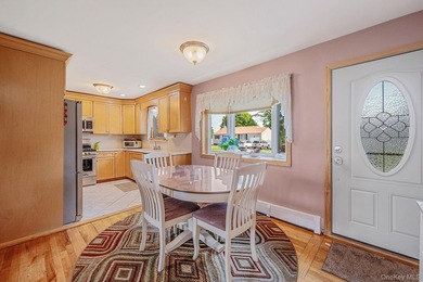 Beautifully maintained and move-in ready, this spacious - photo 13