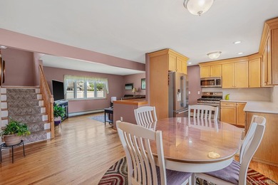 Beautifully maintained and move-in ready, this spacious - photo 14