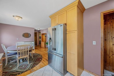 Beautifully maintained and move-in ready, this spacious - photo 17