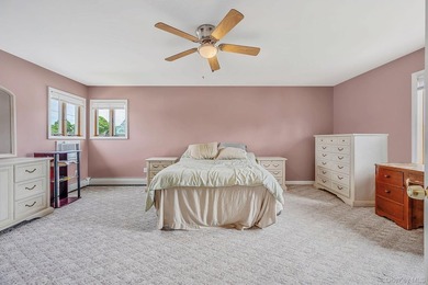 Beautifully maintained and move-in ready, this spacious - photo 19