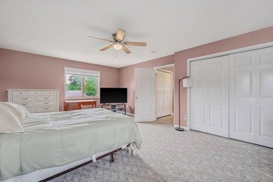 Beautifully maintained and move-in ready, this spacious - photo 20