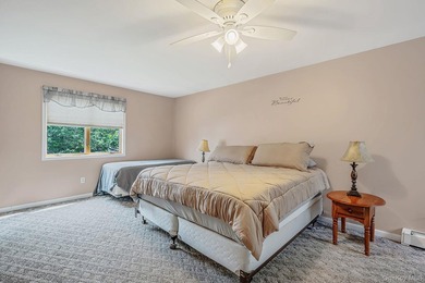 Beautifully maintained and move-in ready, this spacious - photo 21