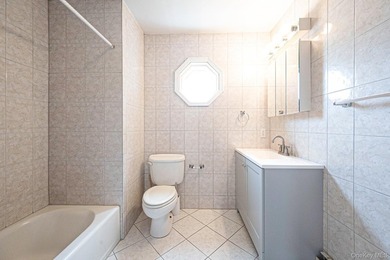 Beautifully maintained and move-in ready, this spacious - photo 24