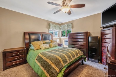 Beautifully maintained and move-in ready, this spacious - photo 28