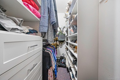 Beautifully maintained and move-in ready, this spacious - photo 30