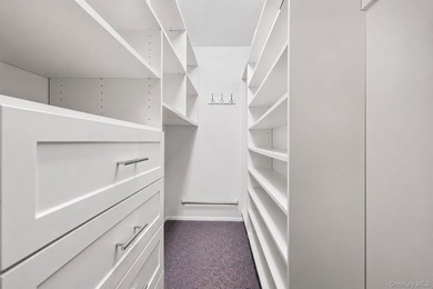 Beautifully maintained and move-in ready, this spacious - photo 31