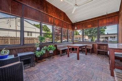 Beautifully maintained and move-in ready, this spacious - photo 33