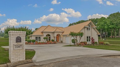 Welcome to 2207 Doral Cove, an exceptional golf course property - photo 1