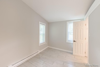 Charming bungalow that's move-in ready and full of appeal! This - photo 11