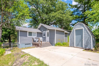 Charming bungalow that's move-in ready and full of appeal! This - photo 15