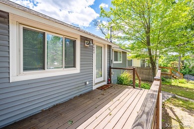 Charming bungalow that's move-in ready and full of appeal! This - photo 17