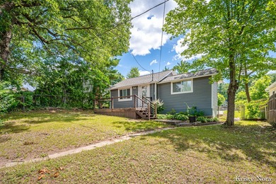 Charming bungalow that's move-in ready and full of appeal! This - photo 18