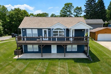 Enjoy a vacation lifestyle every day in this beautifully updated - photo 2