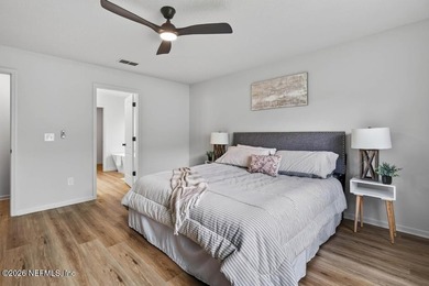 Beautifully renovated 3-bedroom, 2-bath home with a 2-car garage - photo 32