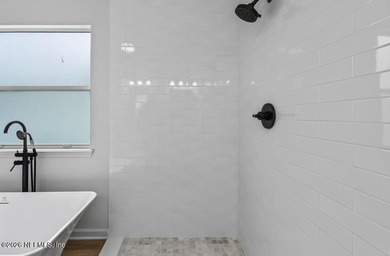 Beautifully renovated 3-bedroom, 2-bath home with a 2-car garage - photo 37