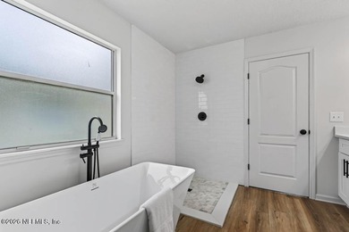 Beautifully renovated 3-bedroom, 2-bath home with a 2-car garage - photo 41