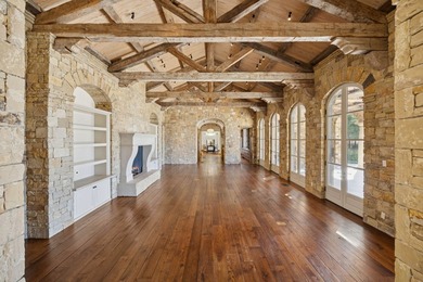 Discover an extraordinary jewel just minutes from Fort Worth - photo 9
