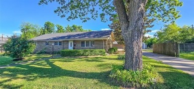 HOME SWEET HOME-JUST MINUTES FROM THE LAKE! Discover the perfect - photo 1