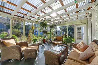 NEW PRICE, MOTIVATED SELLER!! Beautifully updated Victorian home - photo 15
