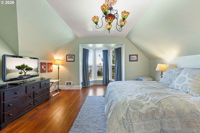 NEW PRICE, MOTIVATED SELLER!! Beautifully updated Victorian home - photo 23