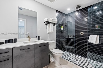 New Pricing, Seller is motivated! Recently appraised at $3.86M - photo 25