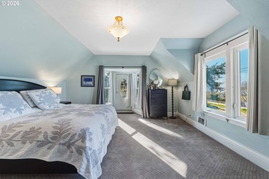 NEW PRICE, MOTIVATED SELLER!! Beautifully updated Victorian home - photo 25