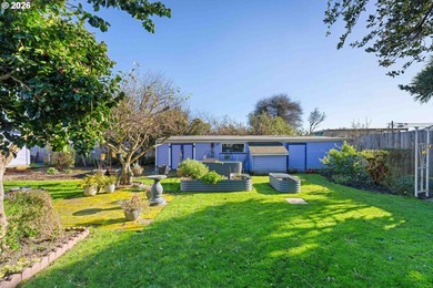NEW PRICE, MOTIVATED SELLER!! Beautifully updated Victorian home - photo 30
