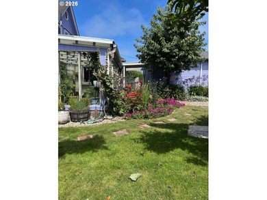 NEW PRICE, MOTIVATED SELLER!! Beautifully updated Victorian home - photo 31