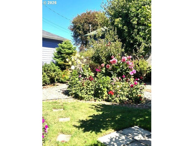 NEW PRICE, MOTIVATED SELLER!! Beautifully updated Victorian home - photo 32