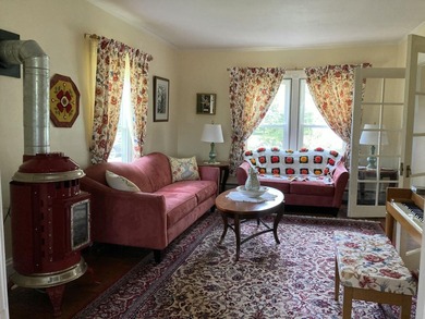 Charming 1900's farmhouse with beautiful acreage leading to - photo 5