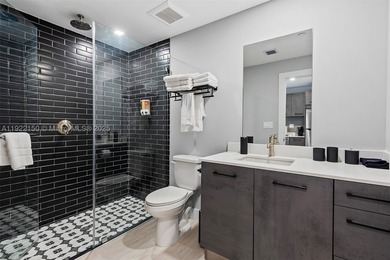 New Pricing, Seller is motivated! Recently appraised at $3.86M - photo 38