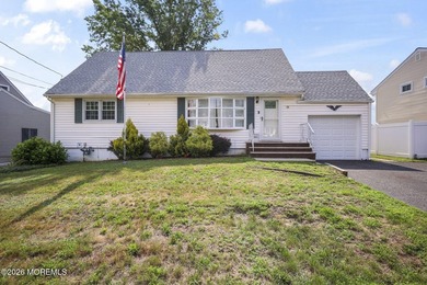 Welcome to this beautifully maintained 4-bedroom, 2.5-bath Cape - photo 3