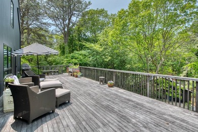 Step into effortless elegance with this contemporary 3-bed - photo 9