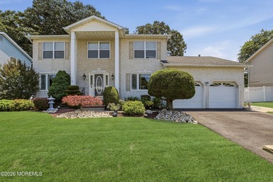Welcome to this beautifully maintained 4-bedroom, 2.5-bath - photo 2