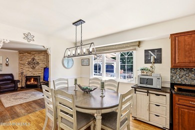 Welcome to this beautifully maintained 4-bedroom, 2.5-bath - photo 9