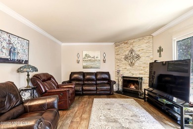 Welcome to this beautifully maintained 4-bedroom, 2.5-bath - photo 10