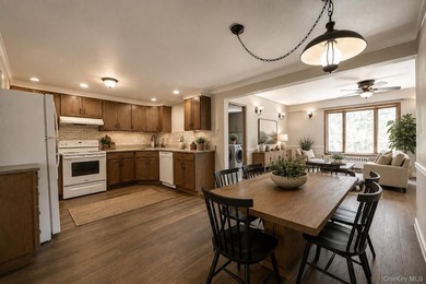 Rare opportunity to own this large, mid-block colonial with - photo 7