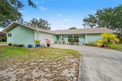 LOTS of Space! Located on an oversized 3-lot site, this - photo 1
