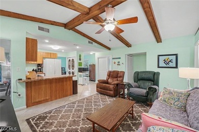 LOTS of Space! Located on an oversized 3-lot site, this - photo 3