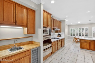 Beautiful home loaded with curb appeal, circular dive and side - photo 9